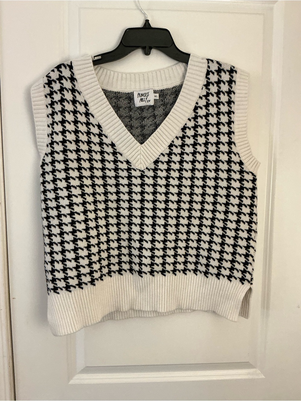 Princess Polly Black and White Houndstooth V-Neck Sweater Vest M/L